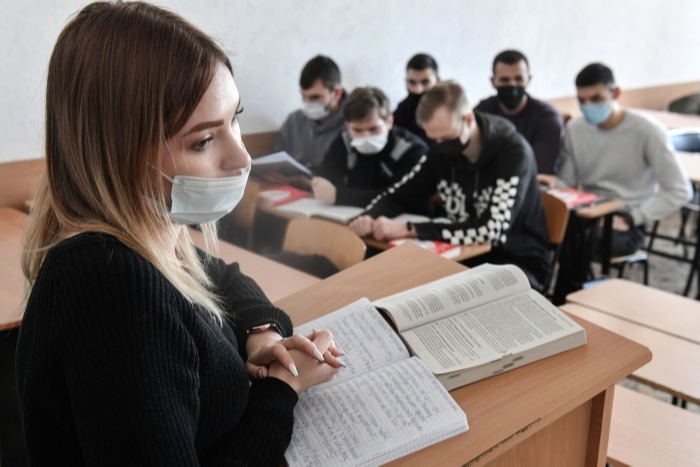Сахалинский госуниверситет, где от удара током в общежитии погибли двое студентов, возвращается к очному обучению