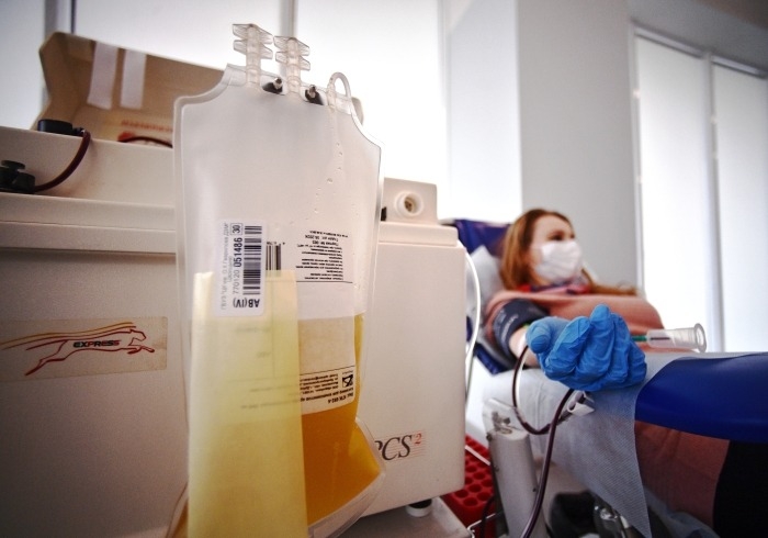 Скворцова: РФ увеличила число доноров и объем выдачи плазмы крови в "ковидном" 2020 году