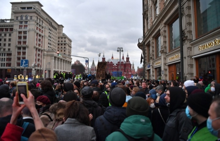 Около 6 тыс. человек вышли на несанкционированную акцию в центре Москвы
