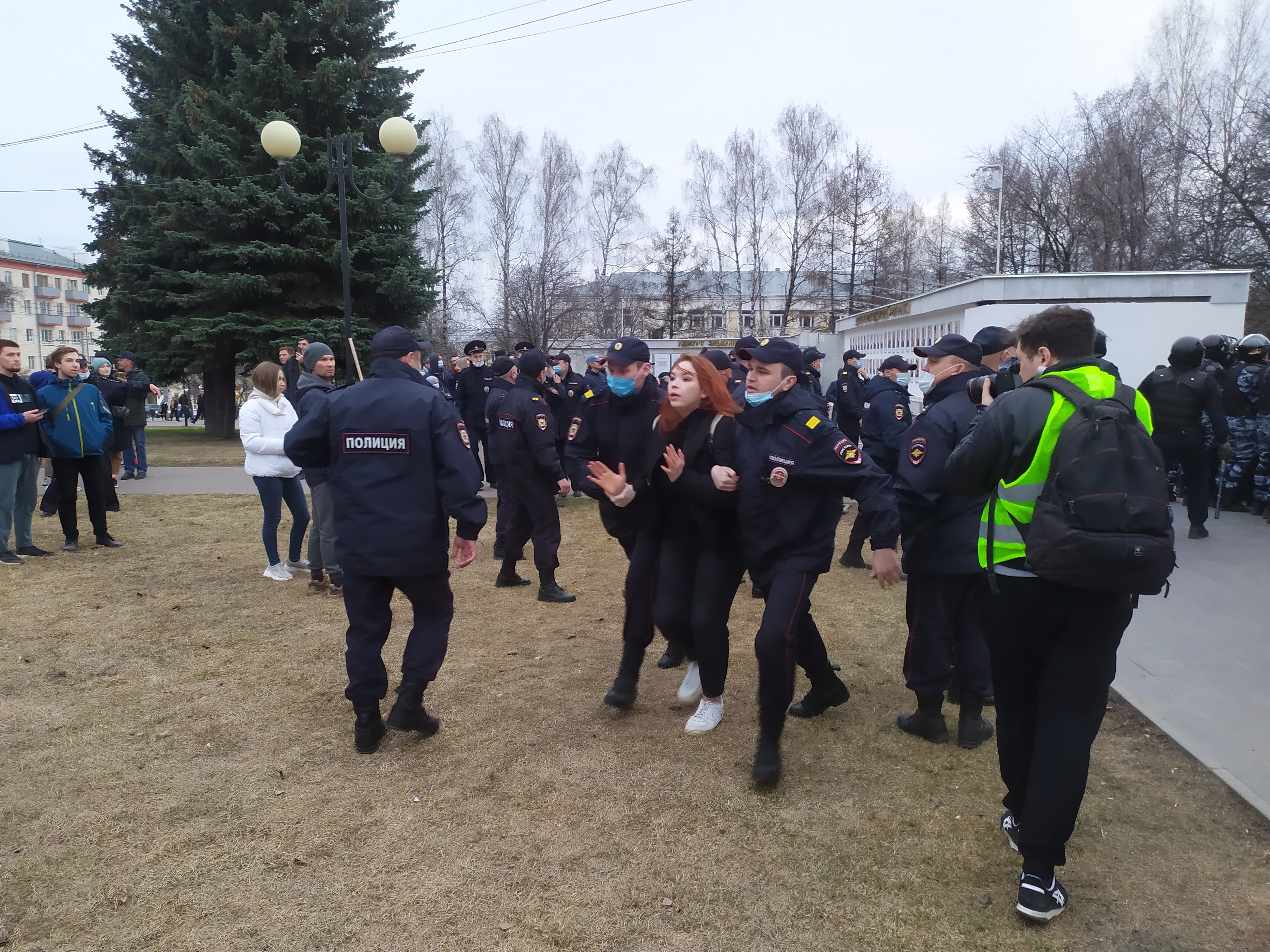 Более 20 участников несогласованной акции задержали в Челябинске и Екатеринбурге