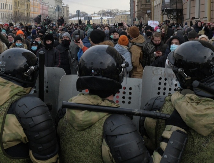 Детский омбудсмен: несовершеннолетних нет среди задержанных на акции протеста в Петербурге
