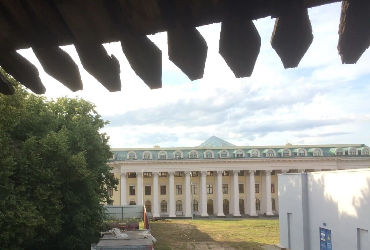 Фасады недостроенного дома нижегородского правительства пришли в негодность и будет перестроены