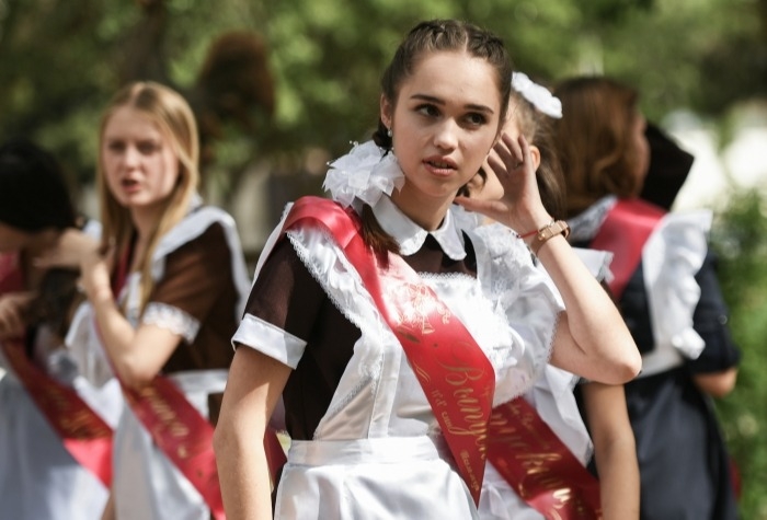 Власти Ярославской области запретили параллельным классам проводить совместные выпускные вечера в школах