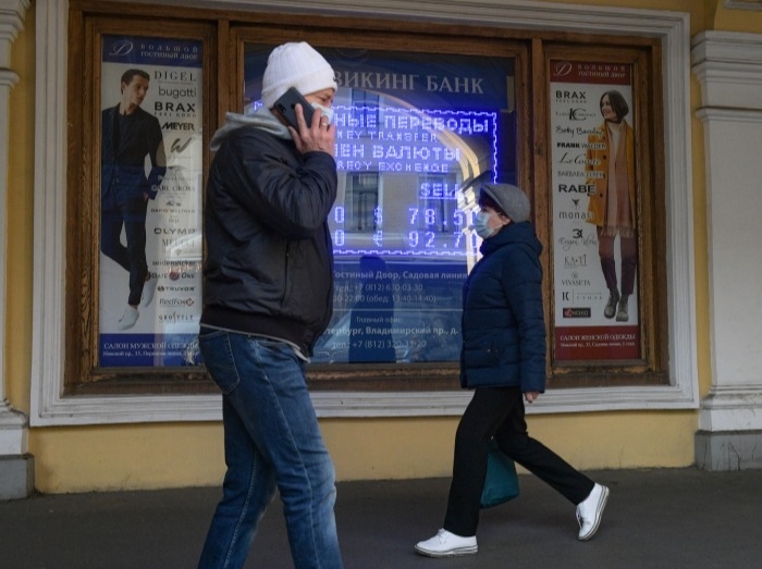 Власти продлили коронавирусные ограничения в Петербурге до конца мая