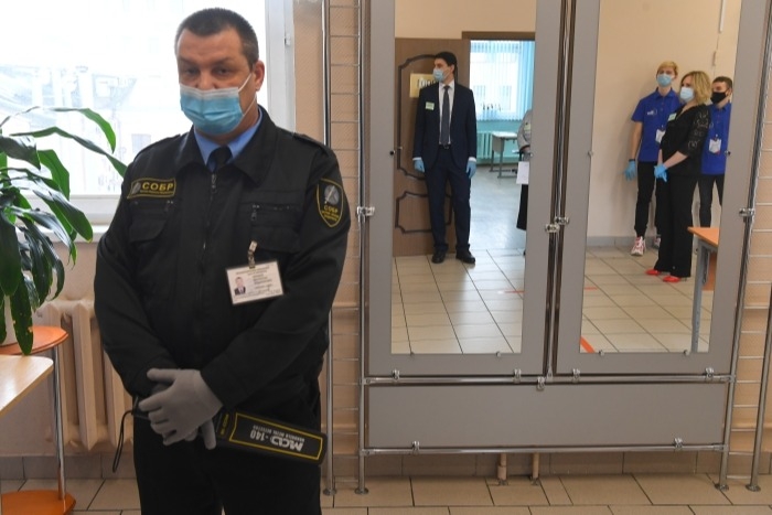 Волгоградский губернатор ужесточил меры безопасности в школах