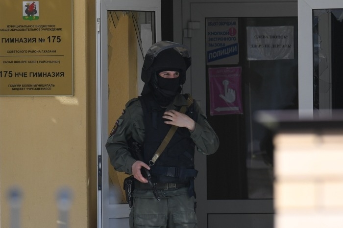 Песков: трагедия в Казани - повод для анализа мер безопасности в школах