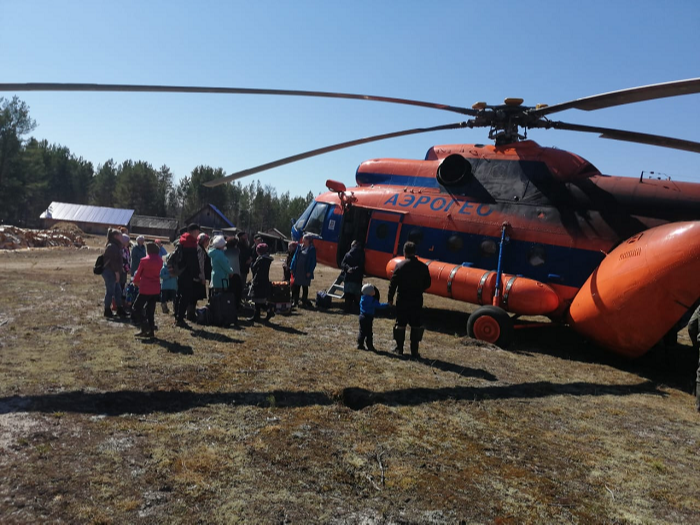 Почти 15 детей эвакуировали вертолетом из красноярского поселка староверов из-за паводка
