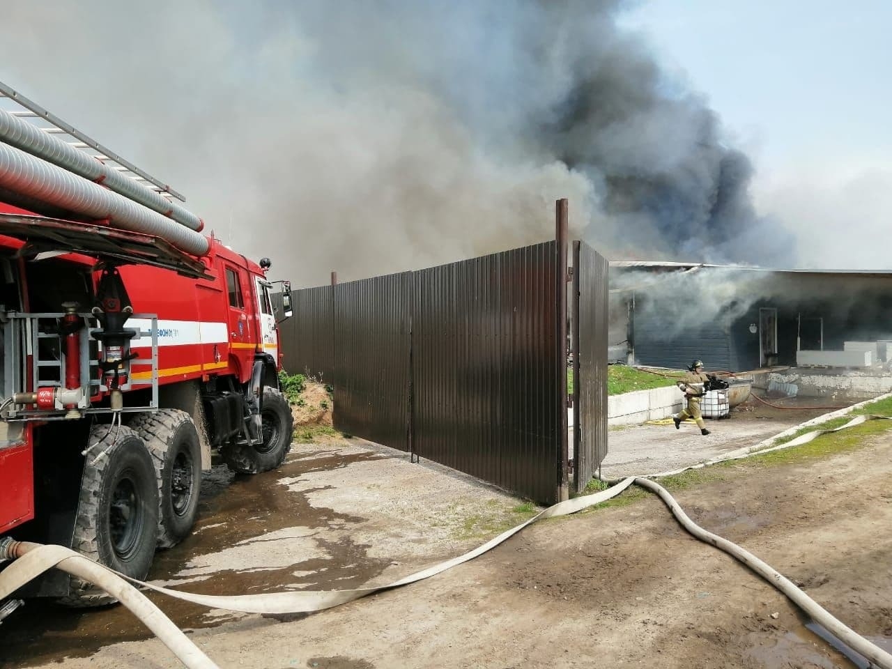 Пожар в овощехранилище во Владимирской области потушен на площади 750 кв.м