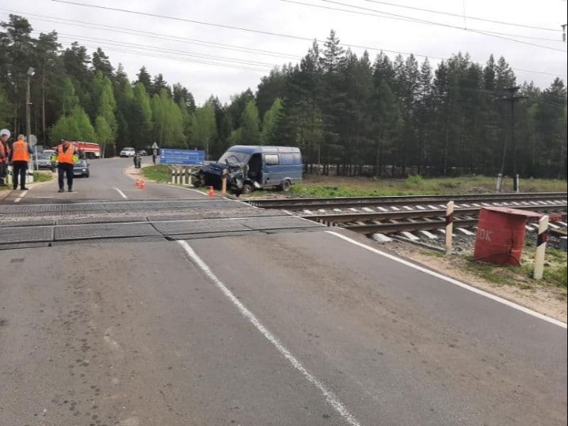 Пьяный водитель на своем авто въехал в грузовой поезд во Владимирской области, пострадавших нет