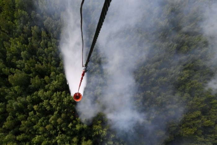 Авиация МЧС за сутки сбросила 250т воды на участки природных пожаров в Тюменской области