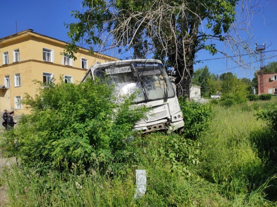 Сбившего людей в Свердловской области водителя автобуса доставили в больницу - СУ СКР