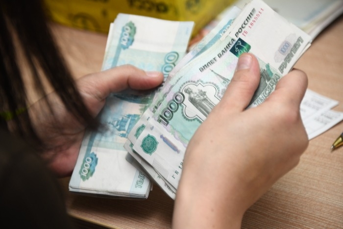 Томская область продлила до октября региональные выплаты малоимущим и многодетным семьям