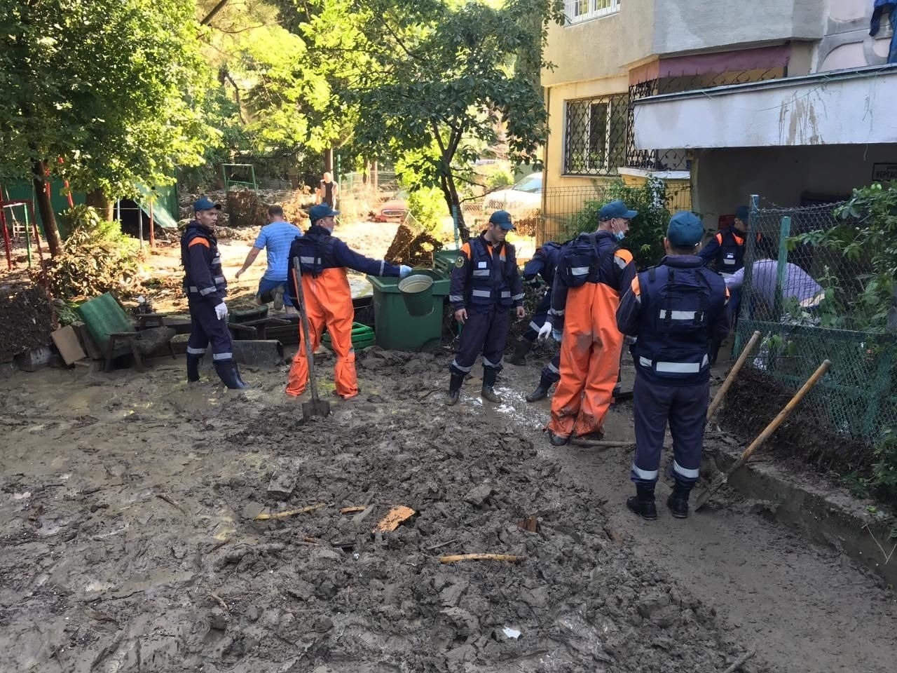 Спасатели Донского спасцентра приступили к аварийно-восстановительным работам в Крыму