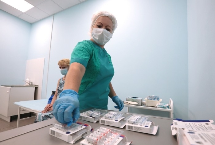 Власти Петербурга пытаются довести число вакцинируемых до 20 тыс. в день
