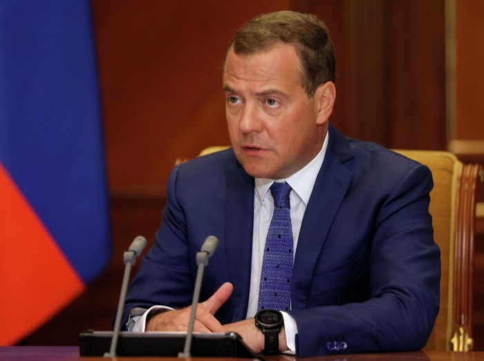 Медведев останется председателем партии, хотя и не вошел в федеральную пятерку
