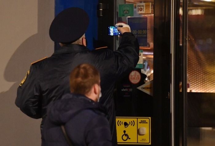 Запрет на работу заведений общественного питания в ночное время продлили в Москве