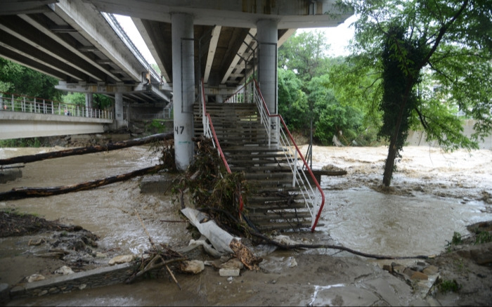 Последствия стихии в Сочи: разрушенные дороги и пляжи, селевые потоки и мусор