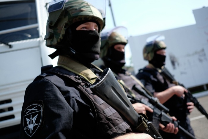 Неизвестный взял заложников в отделении "Сбербанка" в Тюмени - УМВД области