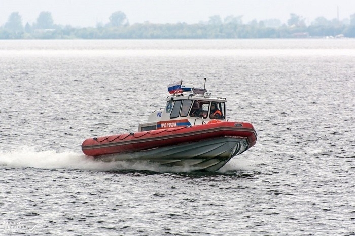Нижегородские спасатели доставили на берег трех пловцов, решивших переплыть Волгу ранним утром