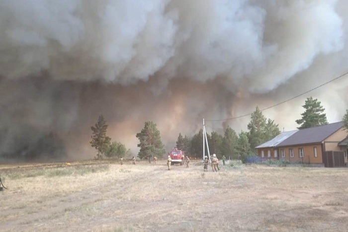 Группирвку по тушению крупного лесного пожара в Челябинской области усилили еще почти на 50 человек - МЧС