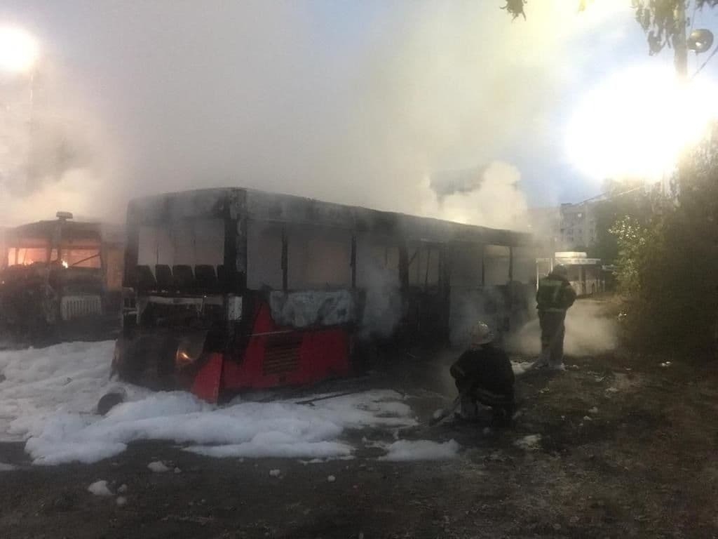 Пять пассажирских автобусов сгорели во Владимире