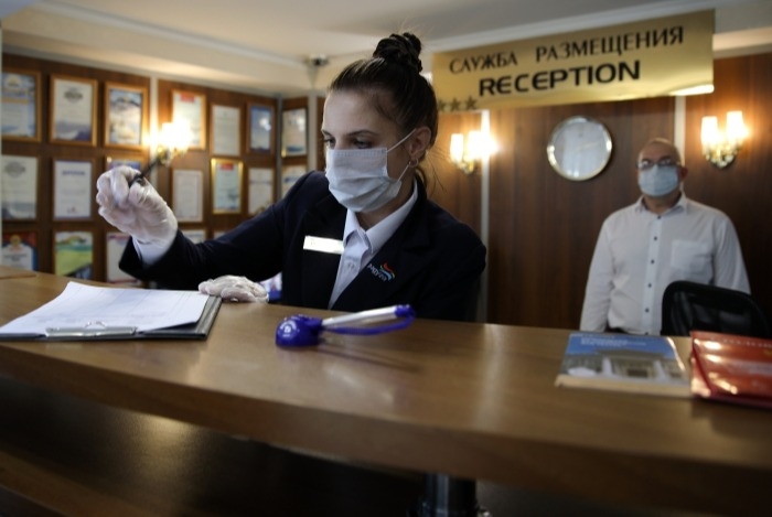 В гостиницы Псковской области разрешили заселяться по сертификату переболевшего COVID-19