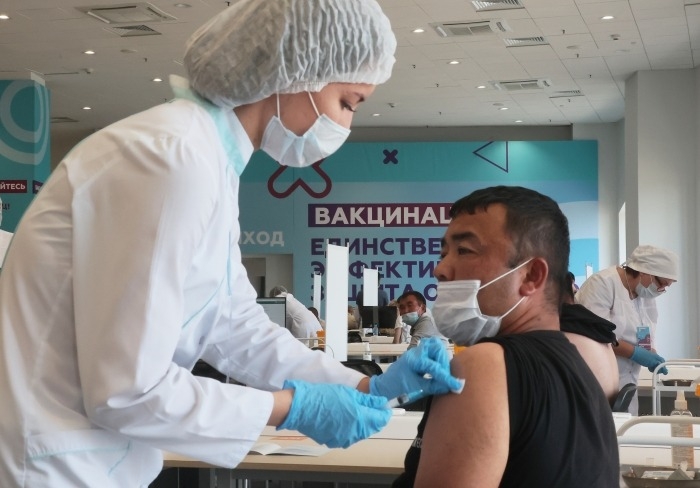 Более 60 тыс. доз вакцины от COVID-19 поставлено за неделю в Красноярский край