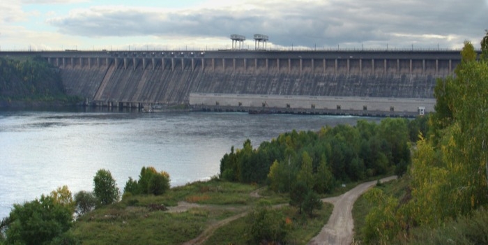 Иркутская ГЭС вновь увеличивает сброс воды из-за высокого притока на Байкале