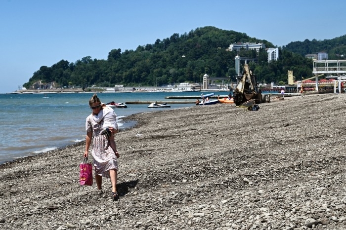 Пляжи в Сочи закрыли из-за непогоды