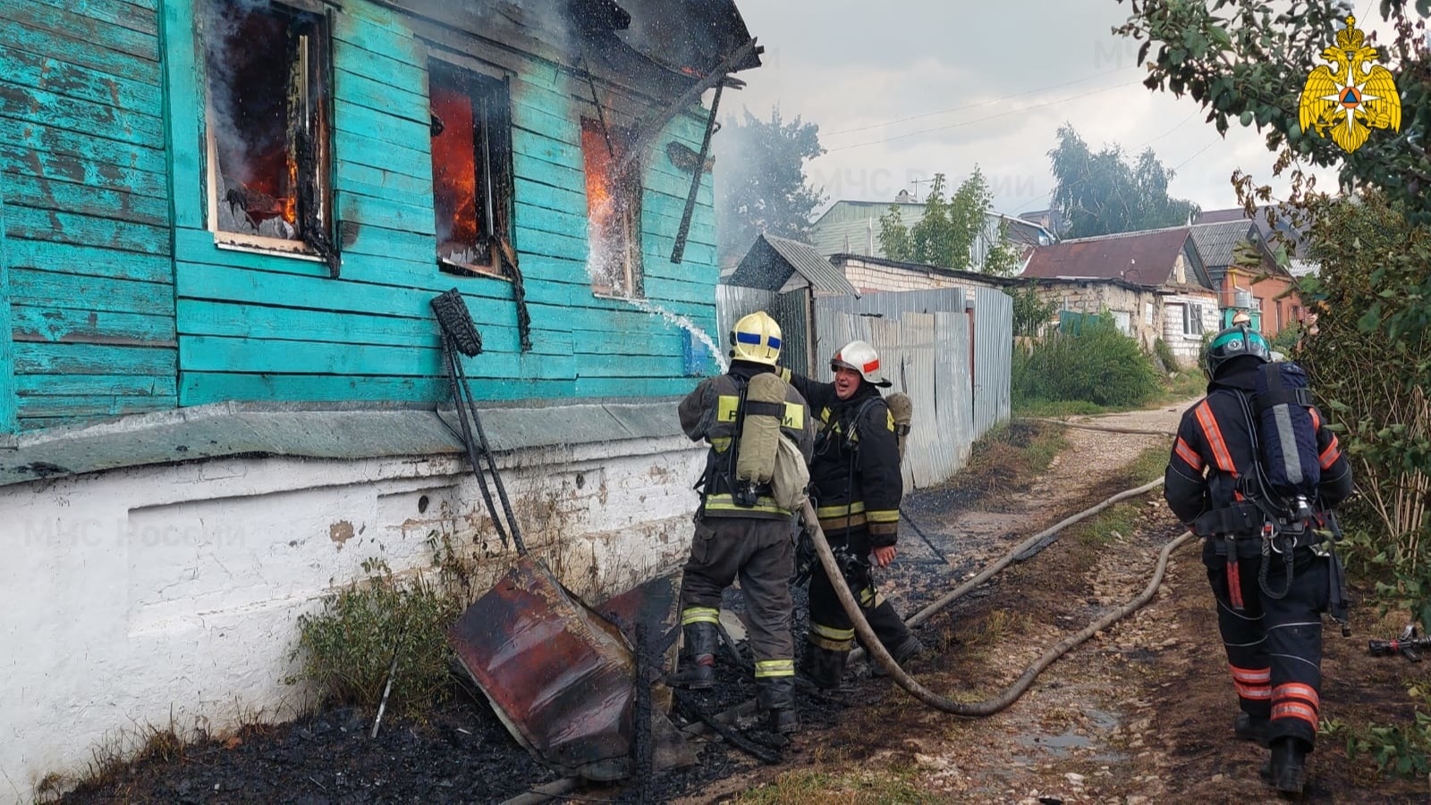 Три человека погибли в Калуге при пожаре в частном доме