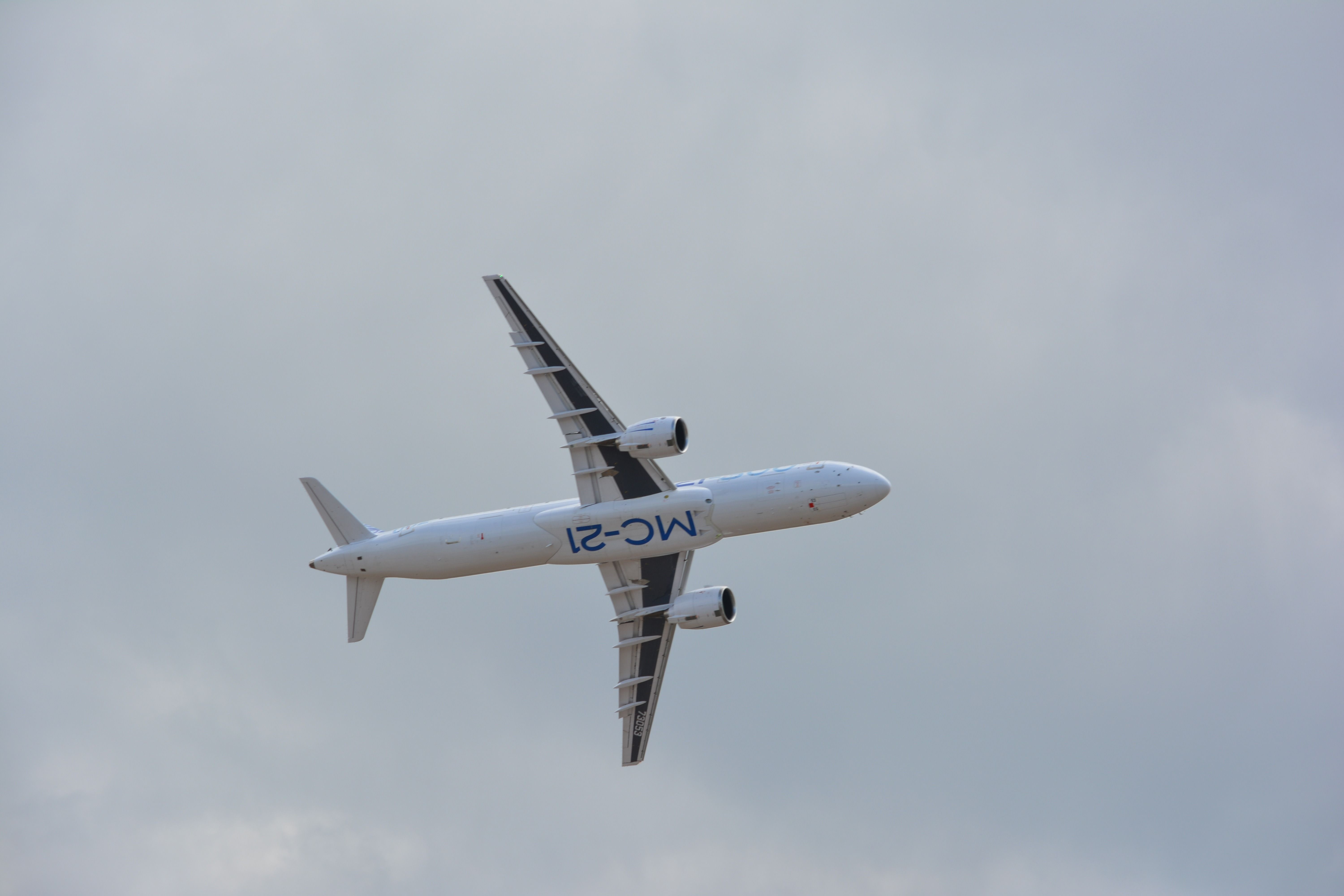 Мс 21 фигура высшего. Мс-21-400lr. Мс 21 300. Мс-21 выкатка. Mc 21 300.