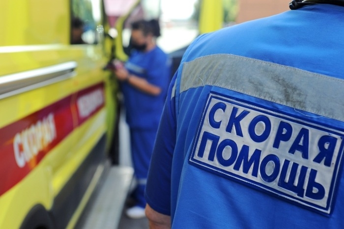Вахтовый автобус столкнулся с грузовиком в Кузбассе, 11 человек пострадали