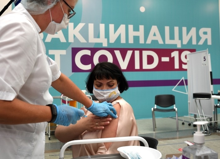 Минздрав: все регионы РФ обеспечены достаточным количеством вакцины от коронавируса