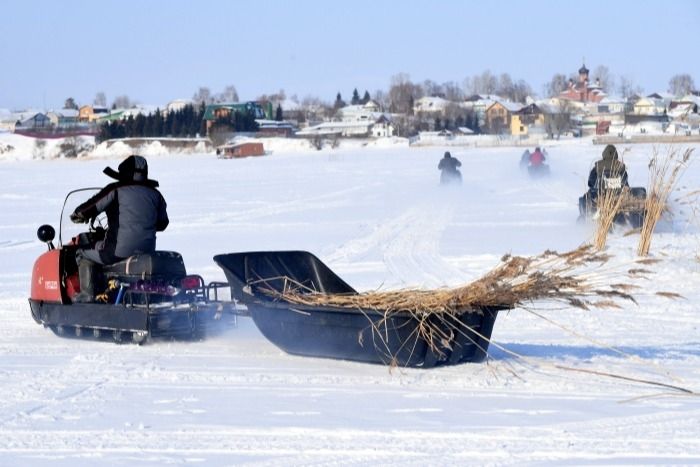 разрешили управлять снегоходом. спортивный снегоход. разрешили управлять снегоходом. разрешили управлять снегоходом. разрешили управлять снегоходом.