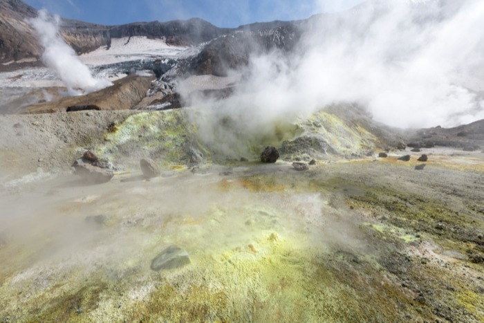 Ученые предупреждают о возможном обвале горных пород на вулкане Мутновский на Камчатке