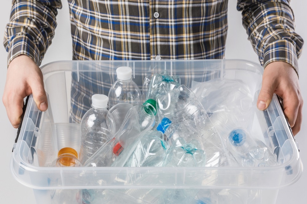 Глава Минпромторга призвал перерабатывать пластик вместо отказа от него