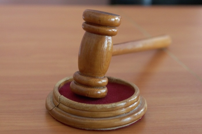 Суд в Магадане приговорил двух бывших сотрудников МВД к 10 и 11 годам колонии за коррупцию