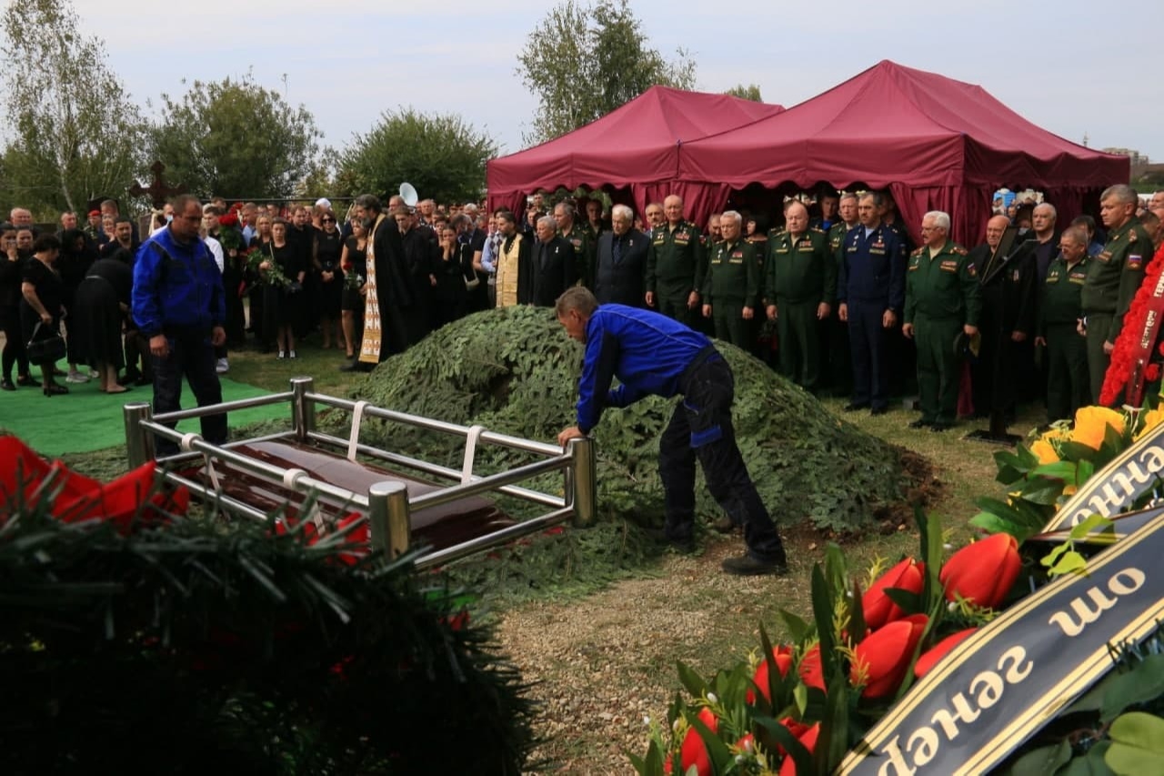 Генерала Казанцева похоронили на центральном кладбище Краснодара