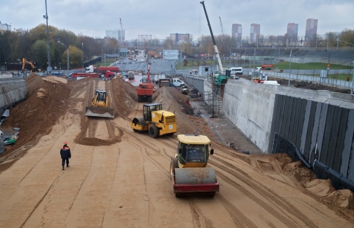 Мэрия: почти полмиллиарда рублей выделят на дорожное строительство в Москве за три года 