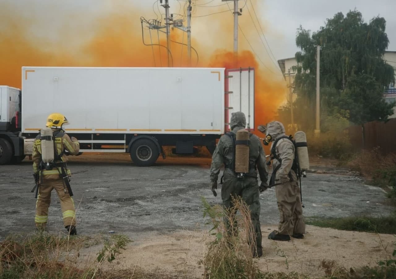 Утечка азотной кислоты из грузовика на улице Белгорода ликвидирована