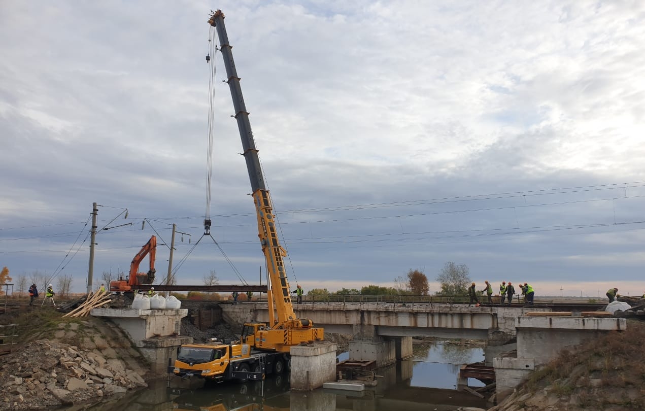 Реконструкция двух железнодорожных мостов началась на перегоне Арга-Серышево в Приамурье