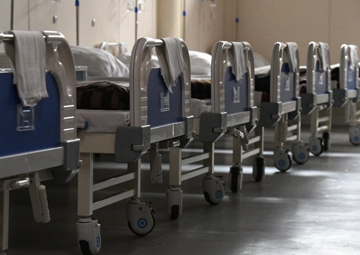 Дополнительные койки для пациентов с COVID-19 разворачивают в больницах Курганской области