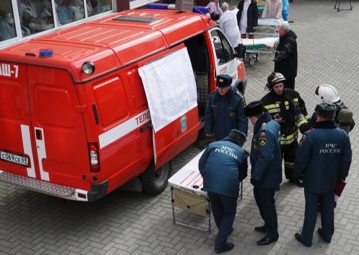 Два человека погибли при пожаре в инфекционной больнице в Кирове