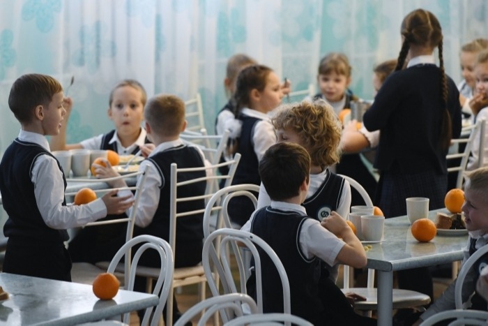 Количество отравившихся детей в школе Красноярска выросло с 6 до 37