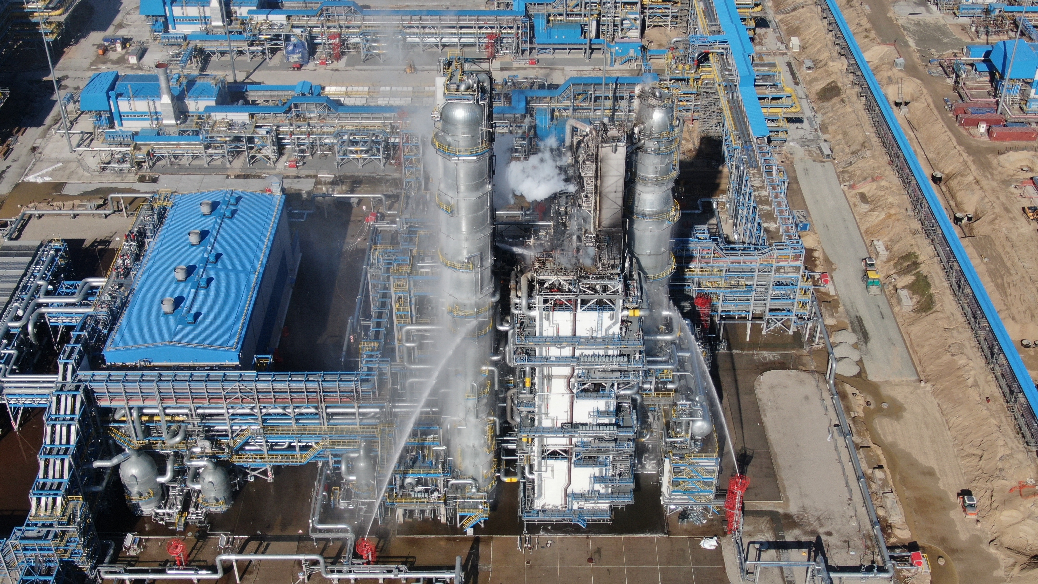Подача газа на Амурский ГПЗ после разгерметизации оборудования и возгорания приостановлена
