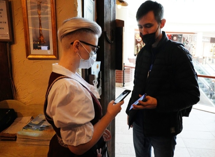 Систему QR-кодов в тестовом режиме вводят для посещения ресторанов и кафе в Липецкой области
