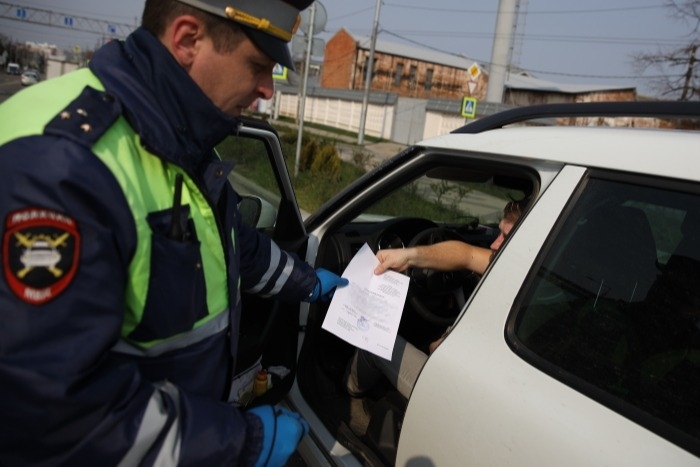 Блокпосты на въездах в Севастополь будут проверять три вида документов - губернатор