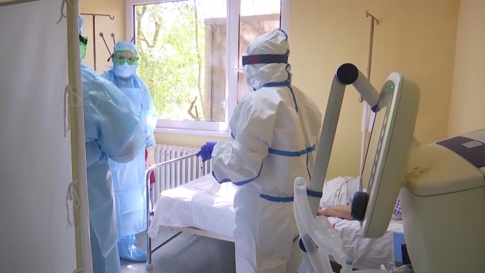 Военные врачи организовали круглосуточное дежурство в больницах Хакасии, где лечатся пациенты с COVID-19