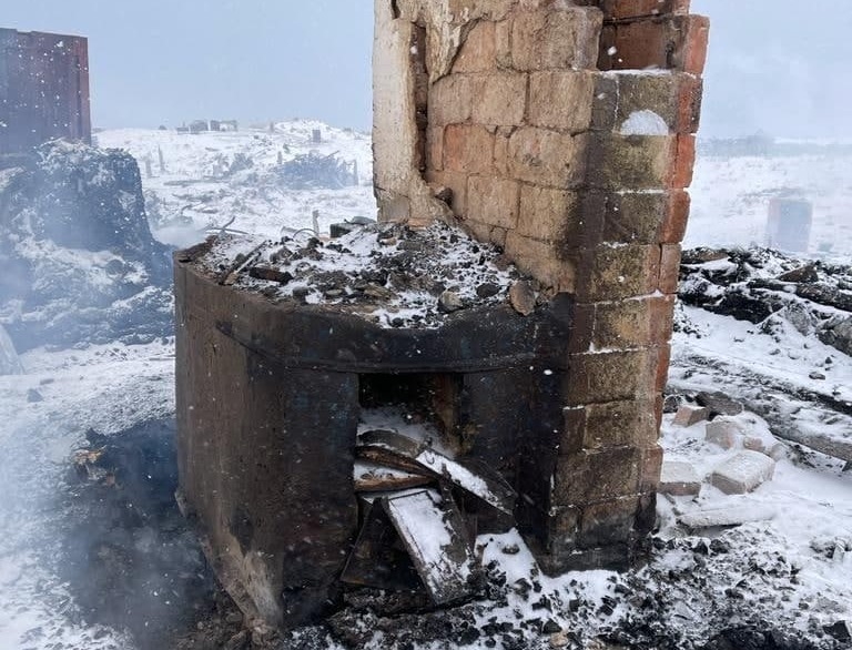Дом в чукотском селе Инчоун, где при пожаре погибли шесть человек, был аварийным - прокуратура