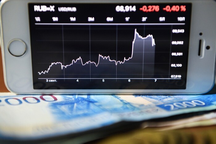 Минэкономразвития считает реалистичным курс рубля в 71-72 руб./$ в начале 2022г